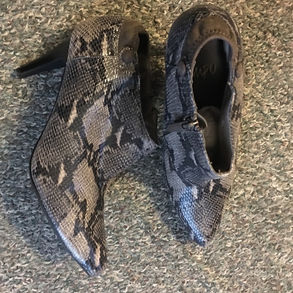 Cute Bootie, Side Zip Multicolor Payton Print Sz 7