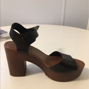 Black and brown open toed sandals