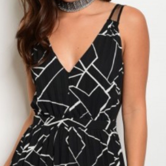 High-Low Black/White Print Dress - Picture 4 of 7