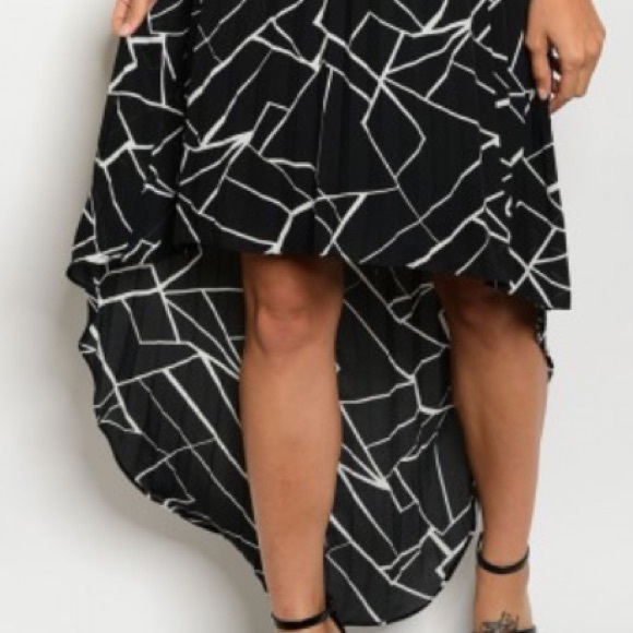 High-Low Black/White Print Dress - Picture 5 of 7