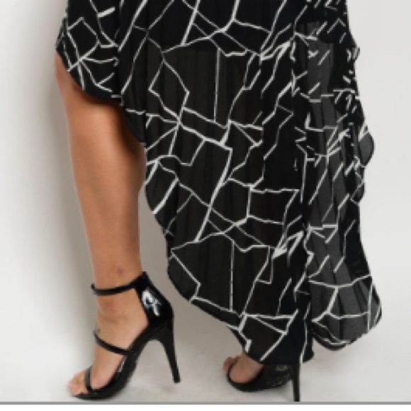 High-Low Black/White Print Dress - Picture 7 of 7
