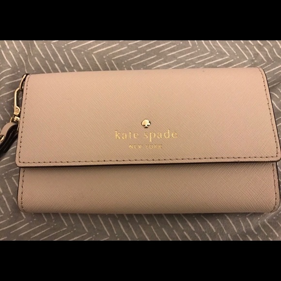 Kate Spade blush pink wallet! Holds iPhone! - Picture 1 of 3