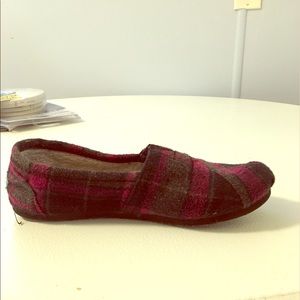 PLAID TOMS