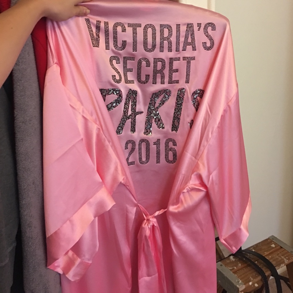 Victoria's Secret 2017 fashion show robe