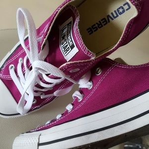 Raspberry SIZE 7 Converse