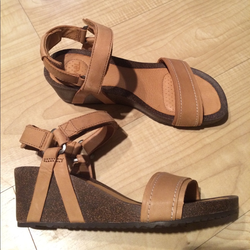 Teva low wedge