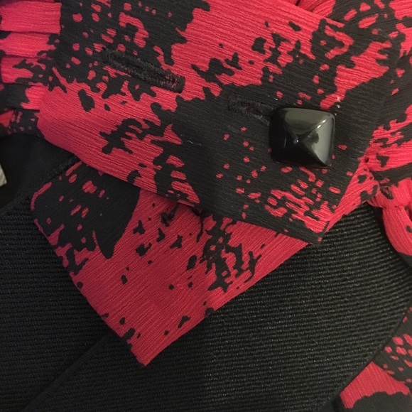 Bcbg top xs red and black - Picture 4 of 4