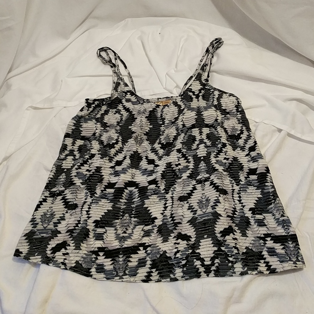 Black and White print top
