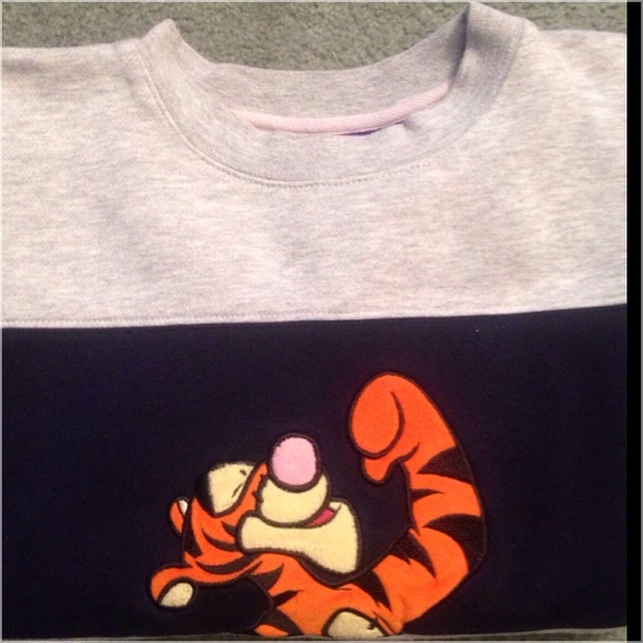 Tigger Sweatshirt Women's Sz Med. - Picture 4 of 4