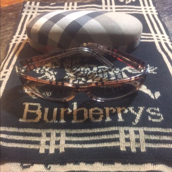 BURBERRY NOVA CHECK SUNGLASSES - Picture 3 of 5