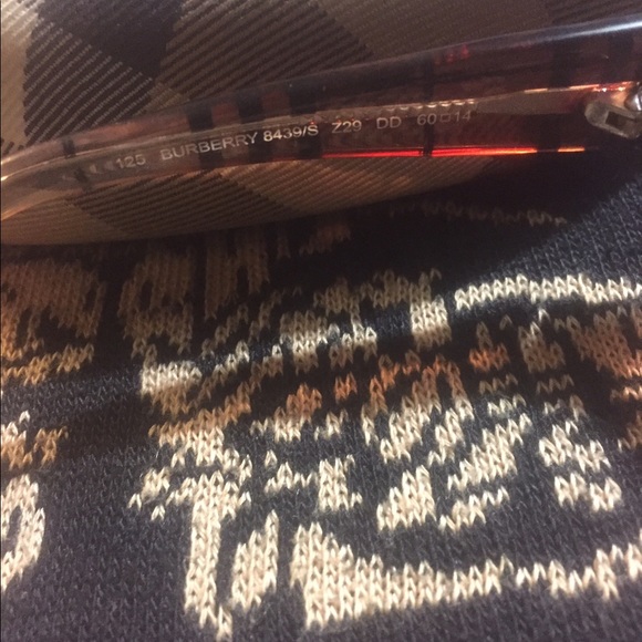 BURBERRY NOVA CHECK SUNGLASSES - Picture 4 of 5