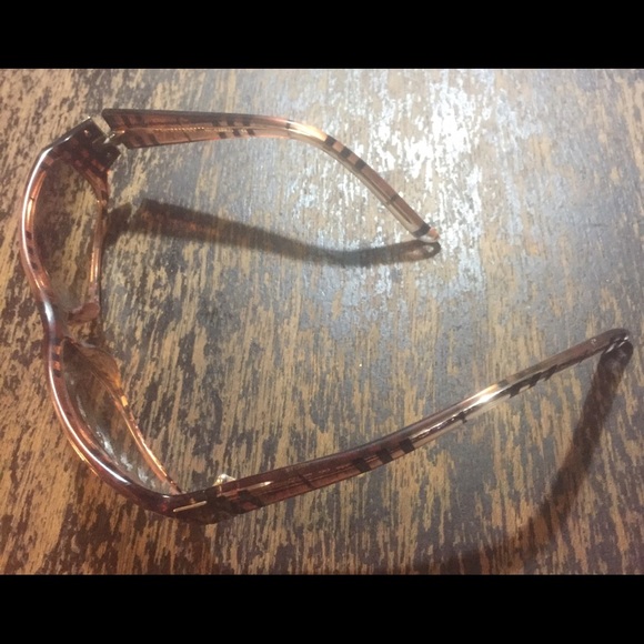 BURBERRY NOVA CHECK SUNGLASSES - Picture 5 of 5