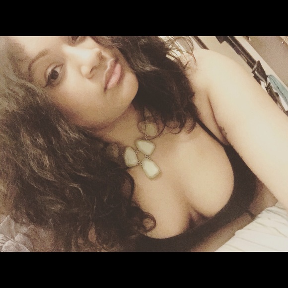 Meet your Posher, Alexis - Picture 2 of 4