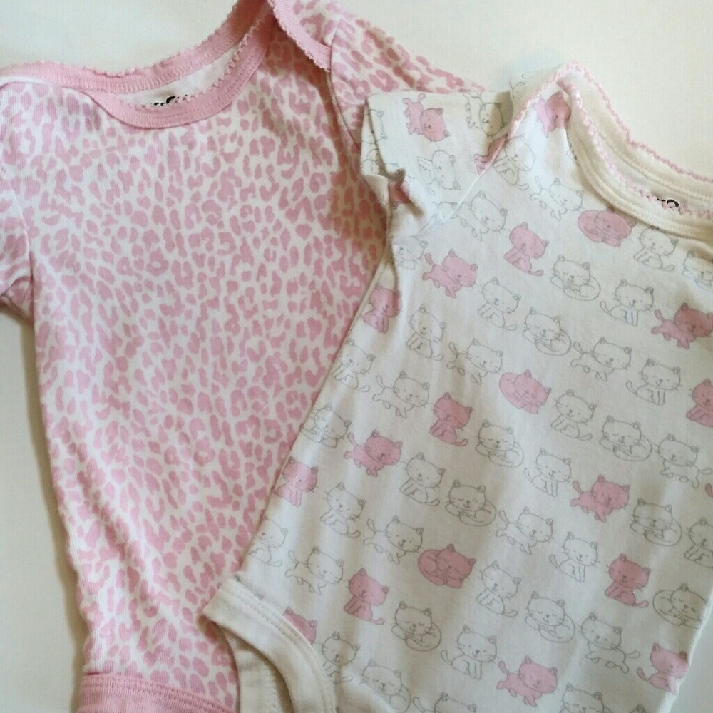 2 bodysuits
