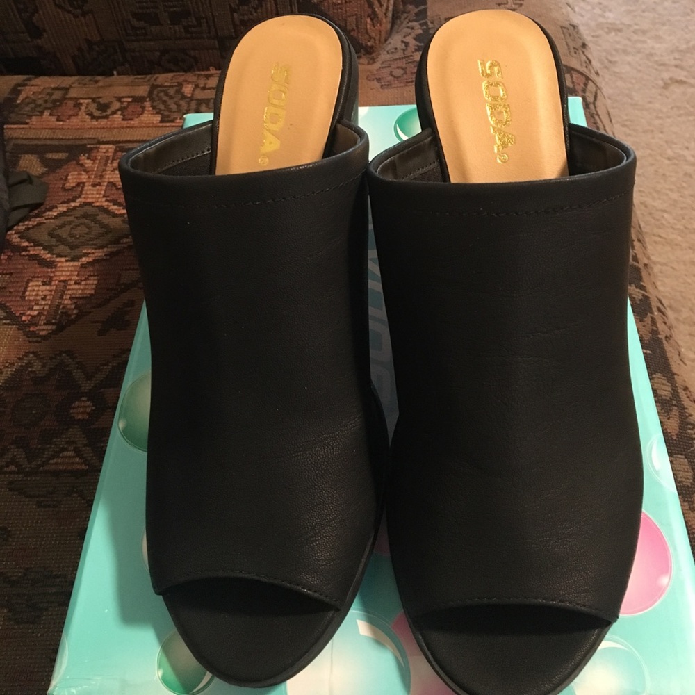 NWT slide mules