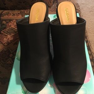 NWT slide mules