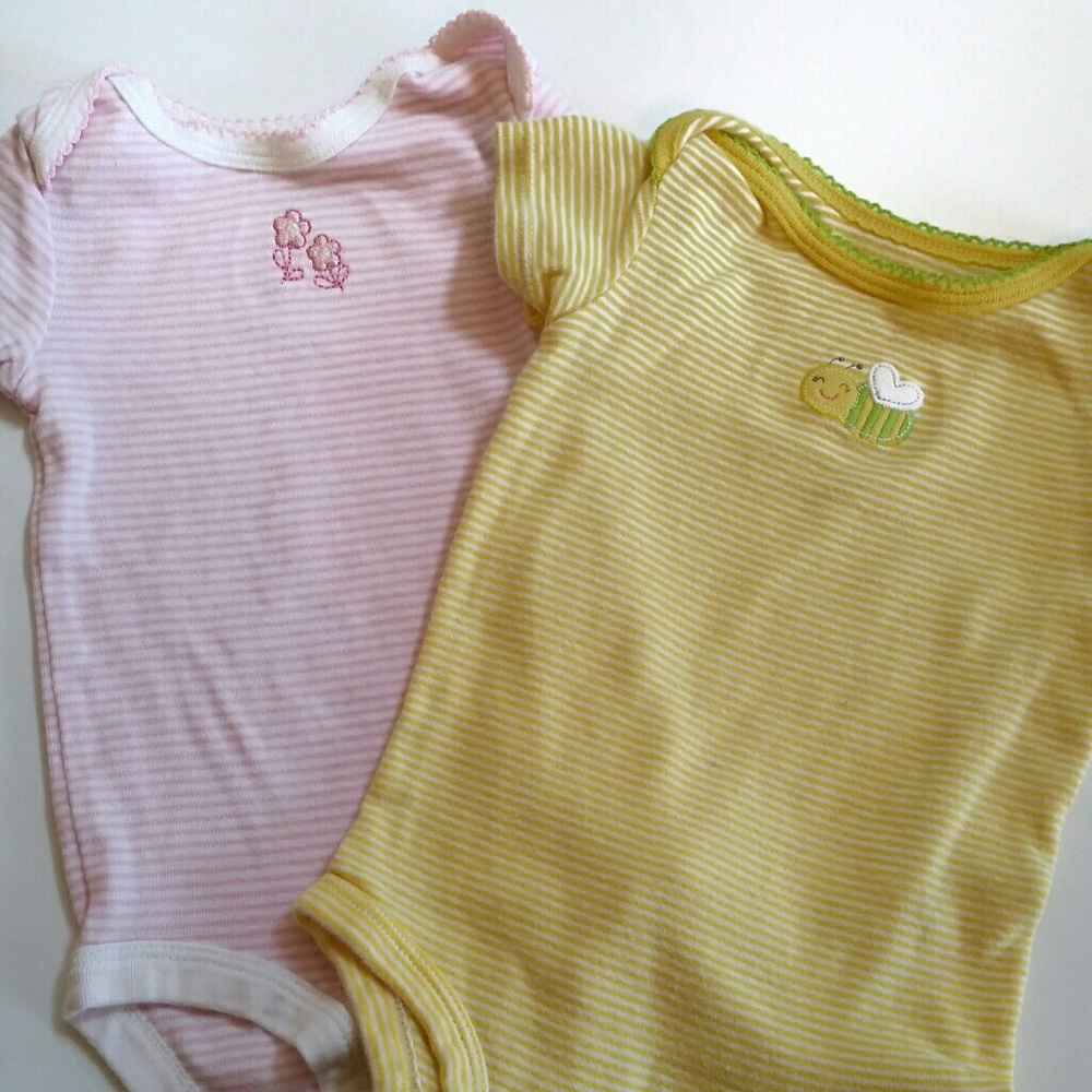 2 Bodysuits
