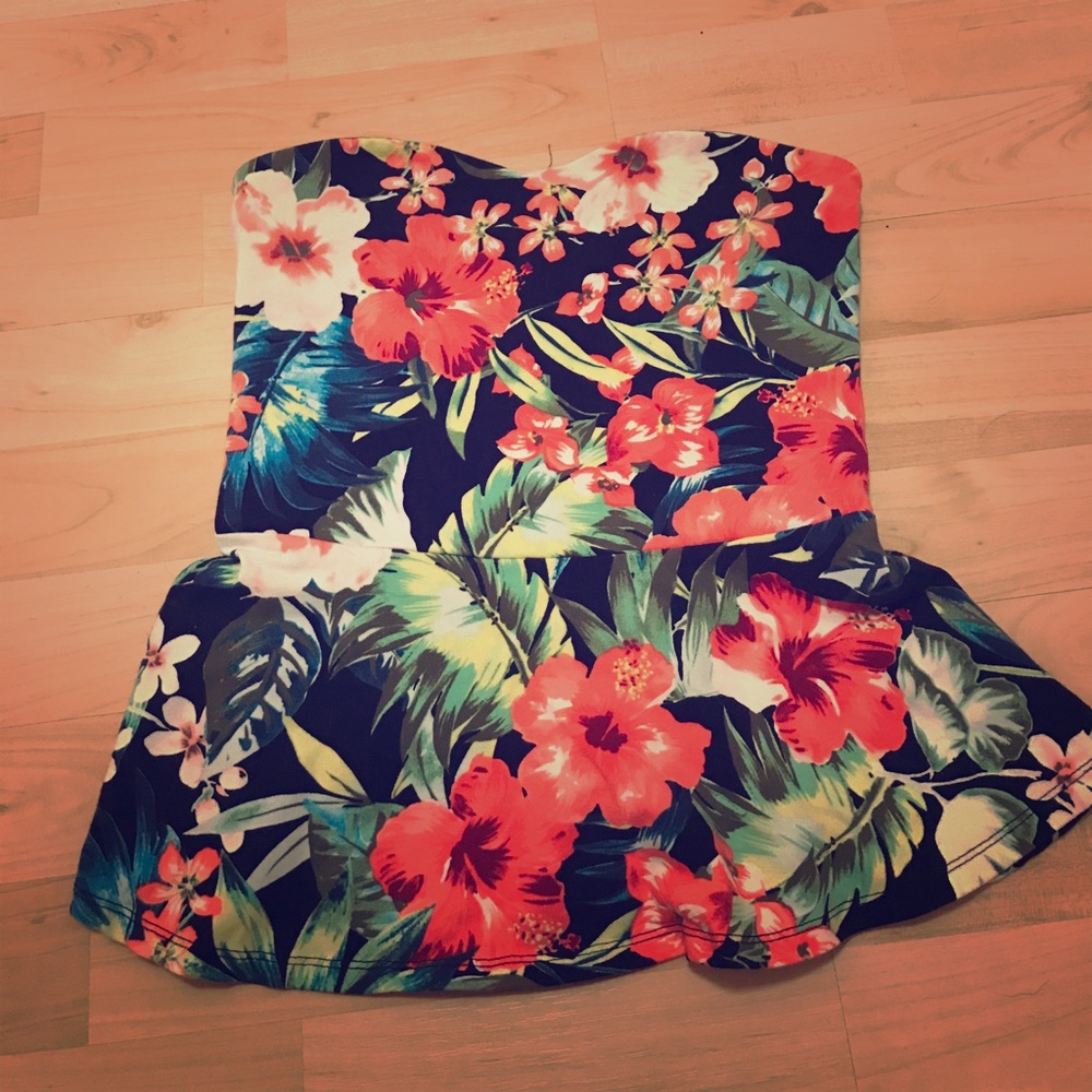 ❌SOLD❌Strapless top from Express