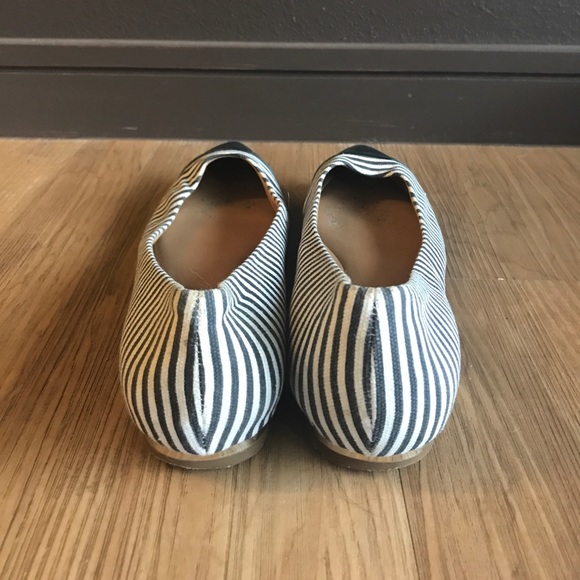 Banana Republic linen flats - Picture 4 of 4