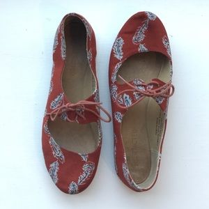 VINTAGE lace-up floral flats