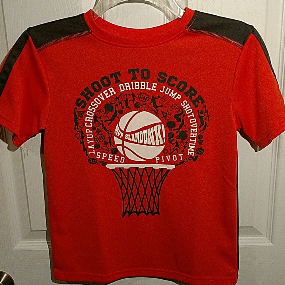 Boys light weight graphic tee.  Size 7/8