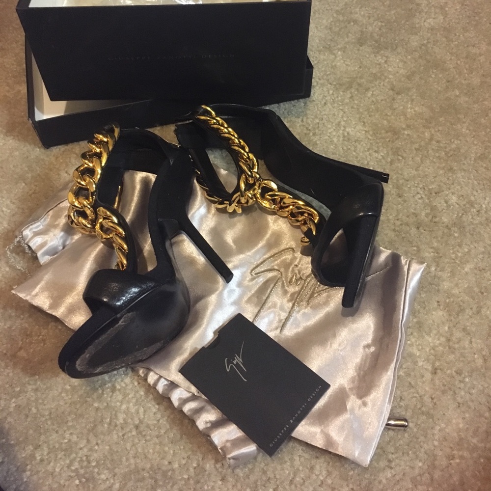 Giuseppe Zanotti Gold Chain Sandal ✨