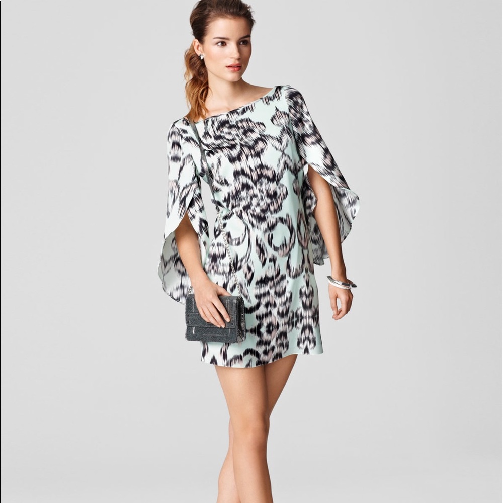 Milly Butterfly Sleeve Blue Ikat Print Shift Dress