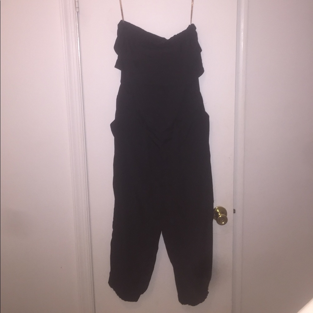 Black sleeveless jumper