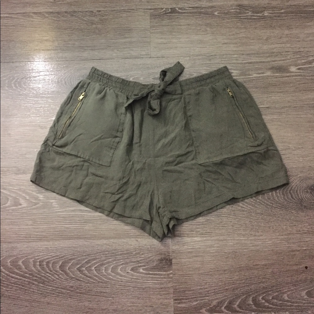 Army green tied shorts