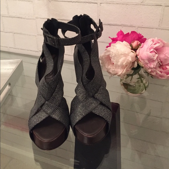 BCBG Maxazria platform strappy heels - Picture 2 of 4