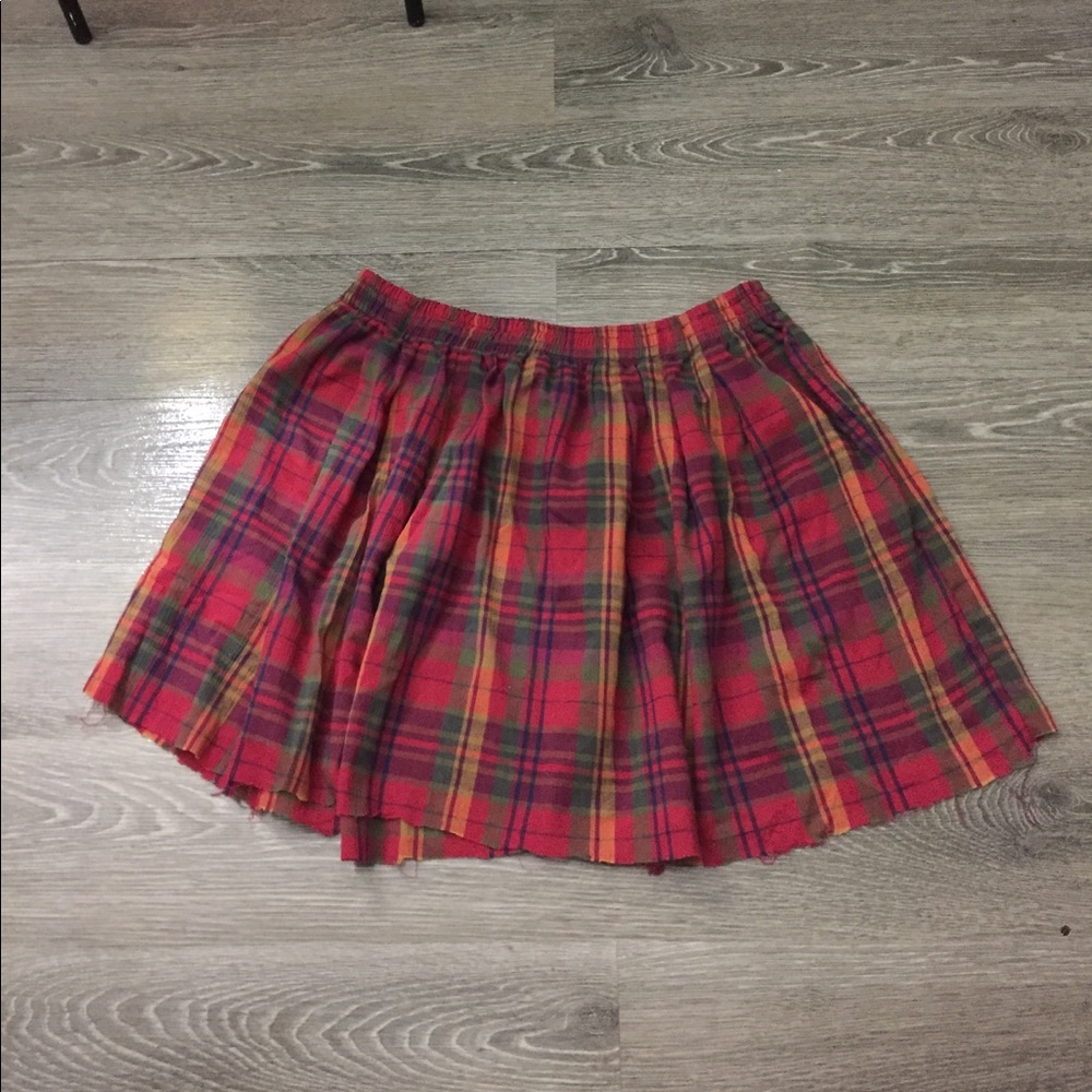 EVERYTHING MUST GO✨ Red pattern vintage skirt
