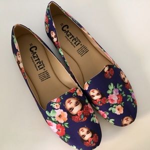 Frida print flats
