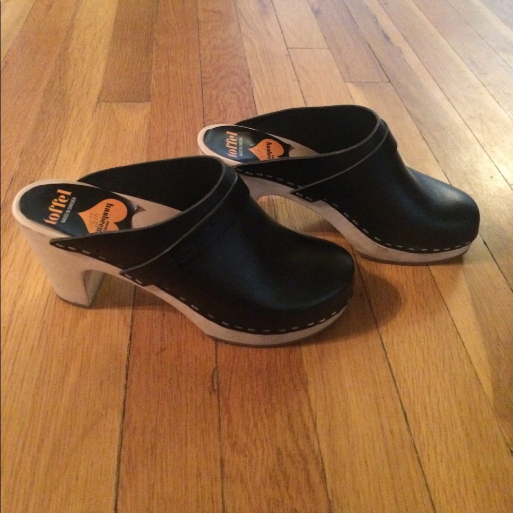 Hasbeens Black Slip In Classic Clogs.