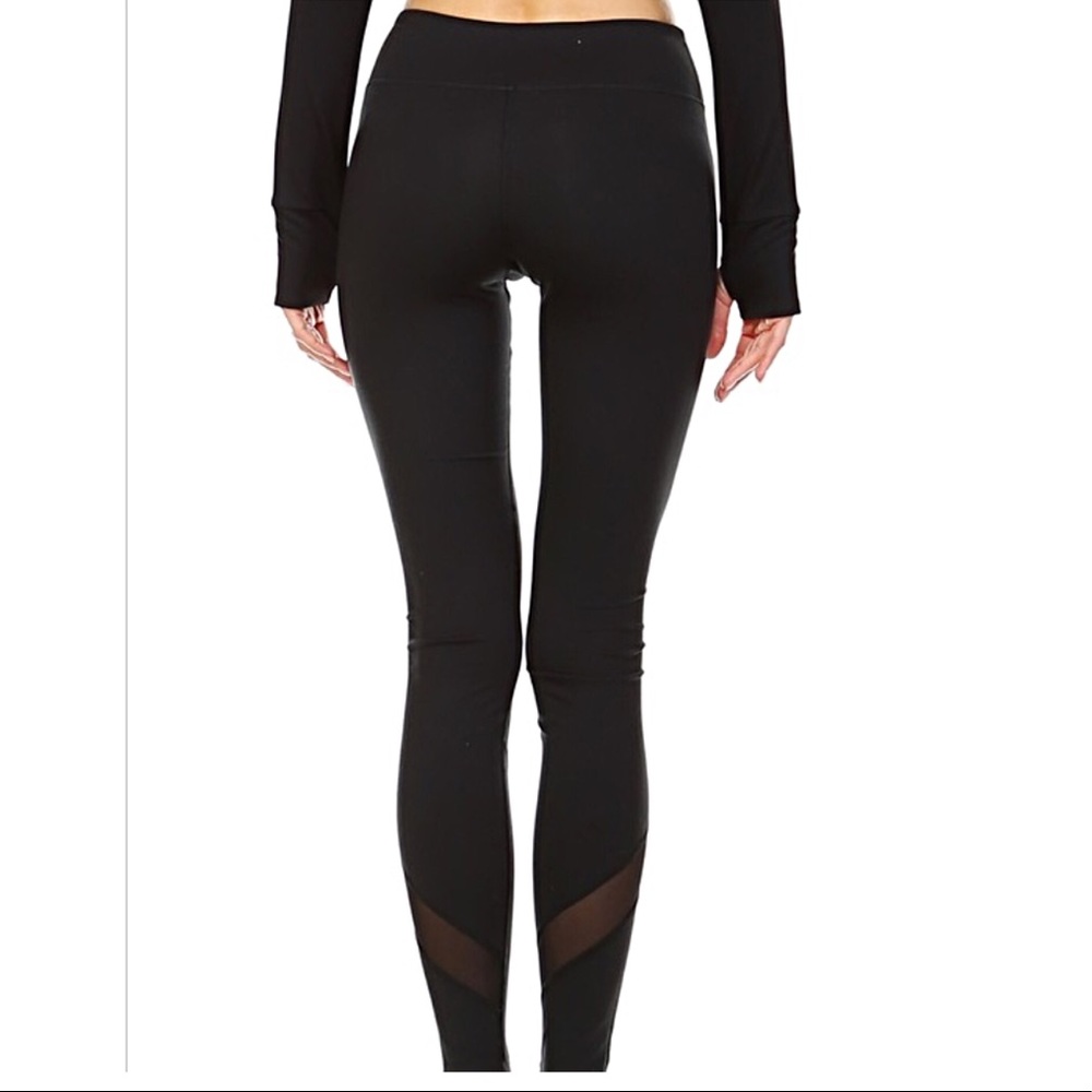 Single Mesh Panel Leggings - Picture 3 of 3