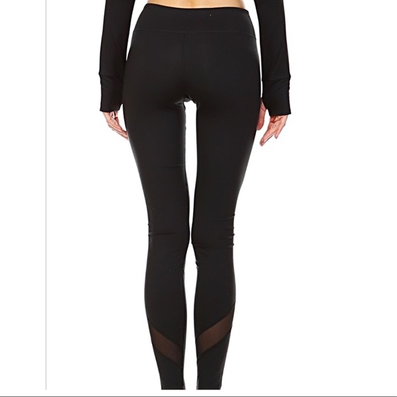 Single Mesh Panel Leggings - Picture 3 of 3