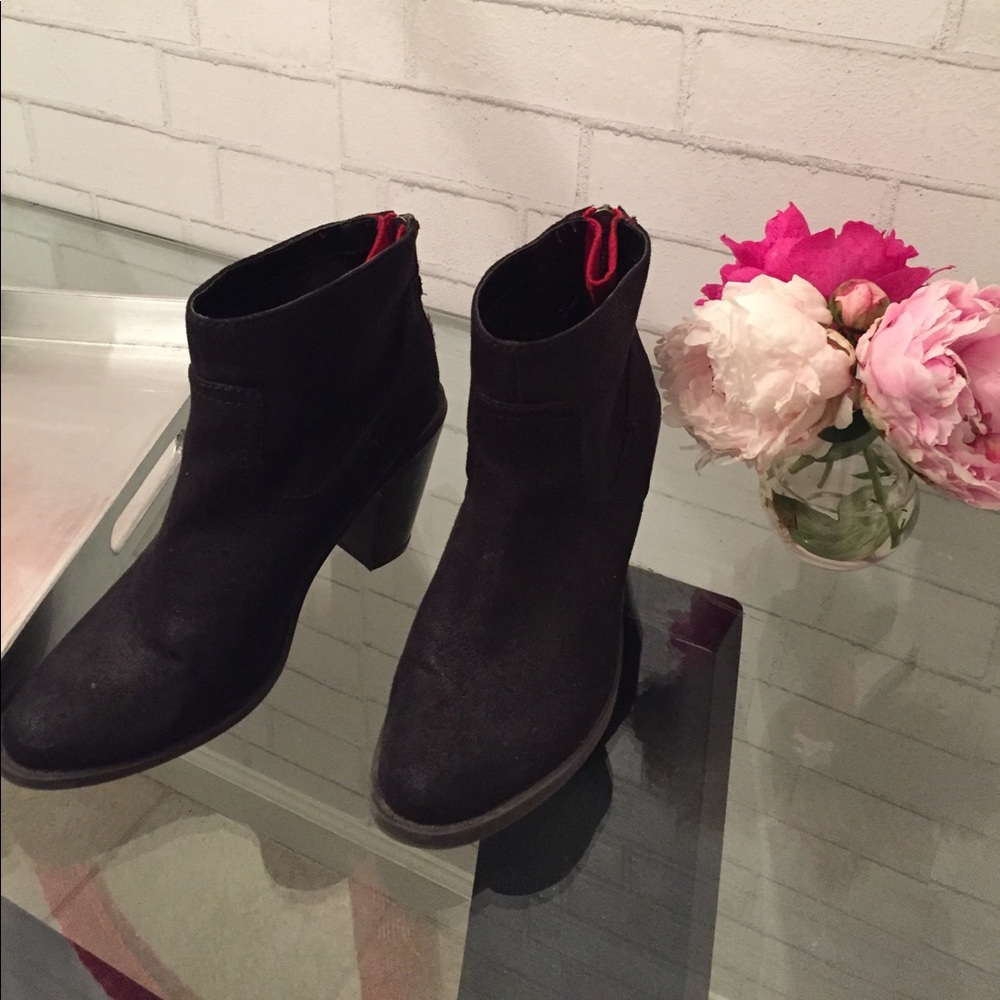 Mossimo black booties