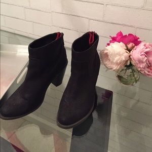 Mossimo black booties