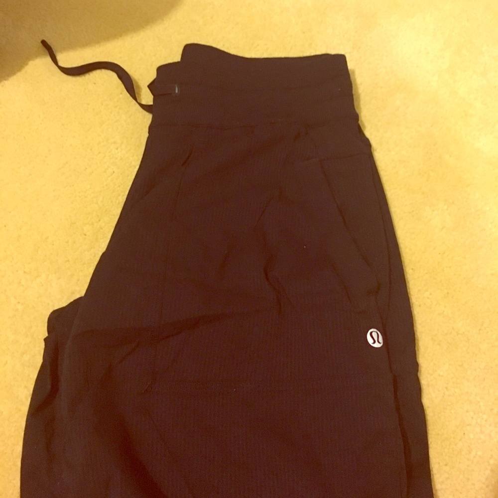 Lululemon Cropped Studio pant
