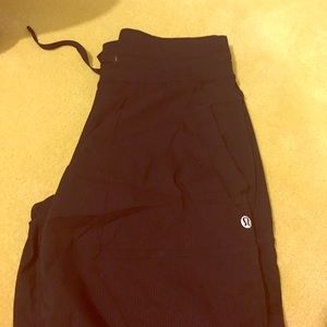 Lululemon Cropped Studio pant