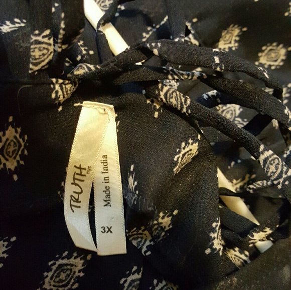 ELEPHANT LIGHT SLEEVELESS BLOUSE - Picture 3 of 3