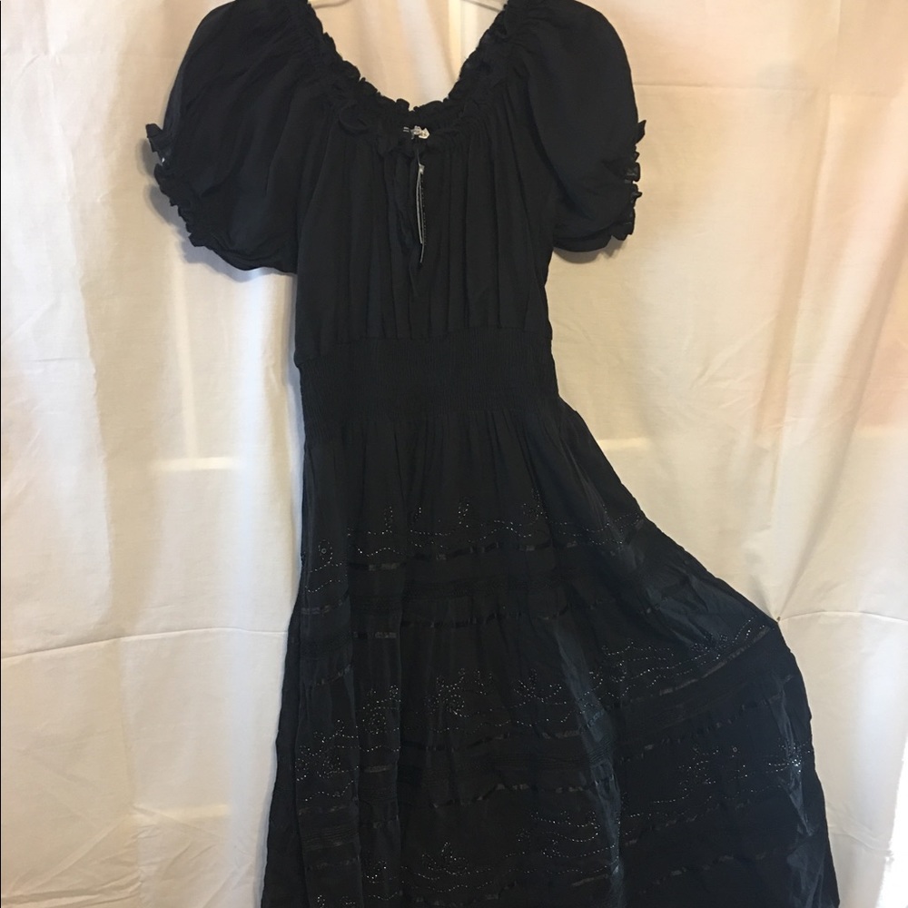 Black maxi dress with gorgeous detail💕