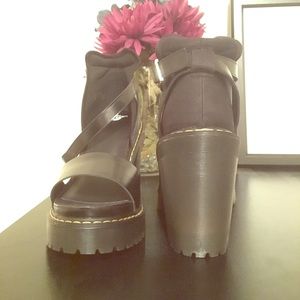 NEVER WORN Dr. Martens