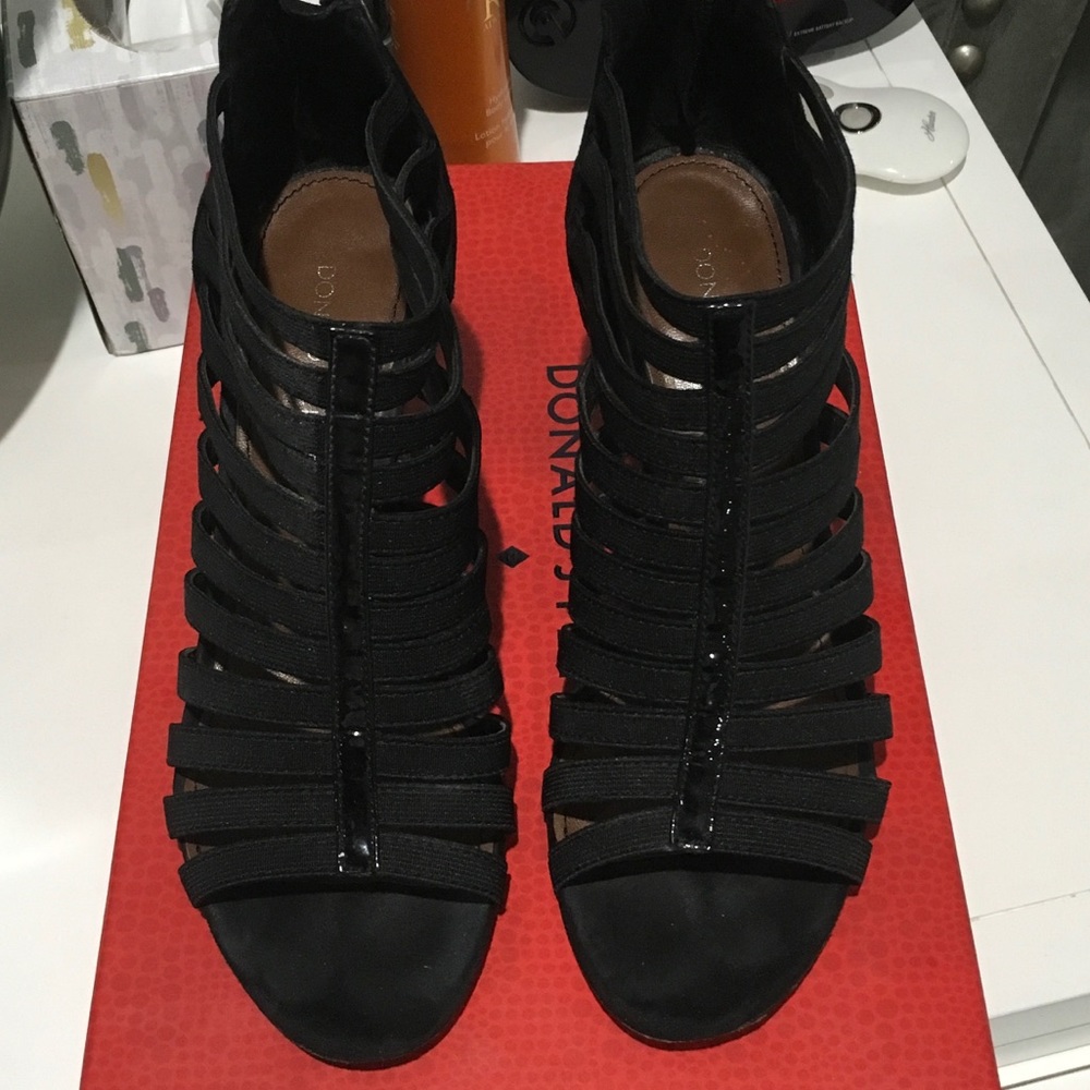 Donald Pliner Size 7 Sandals