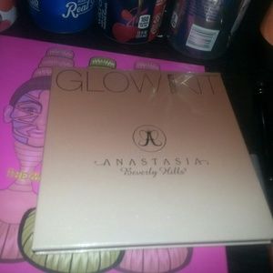 Anastacia beverly hills  glow kit