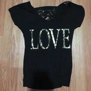 A black shirt