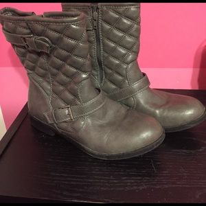 Steve Madden quilted gray boots