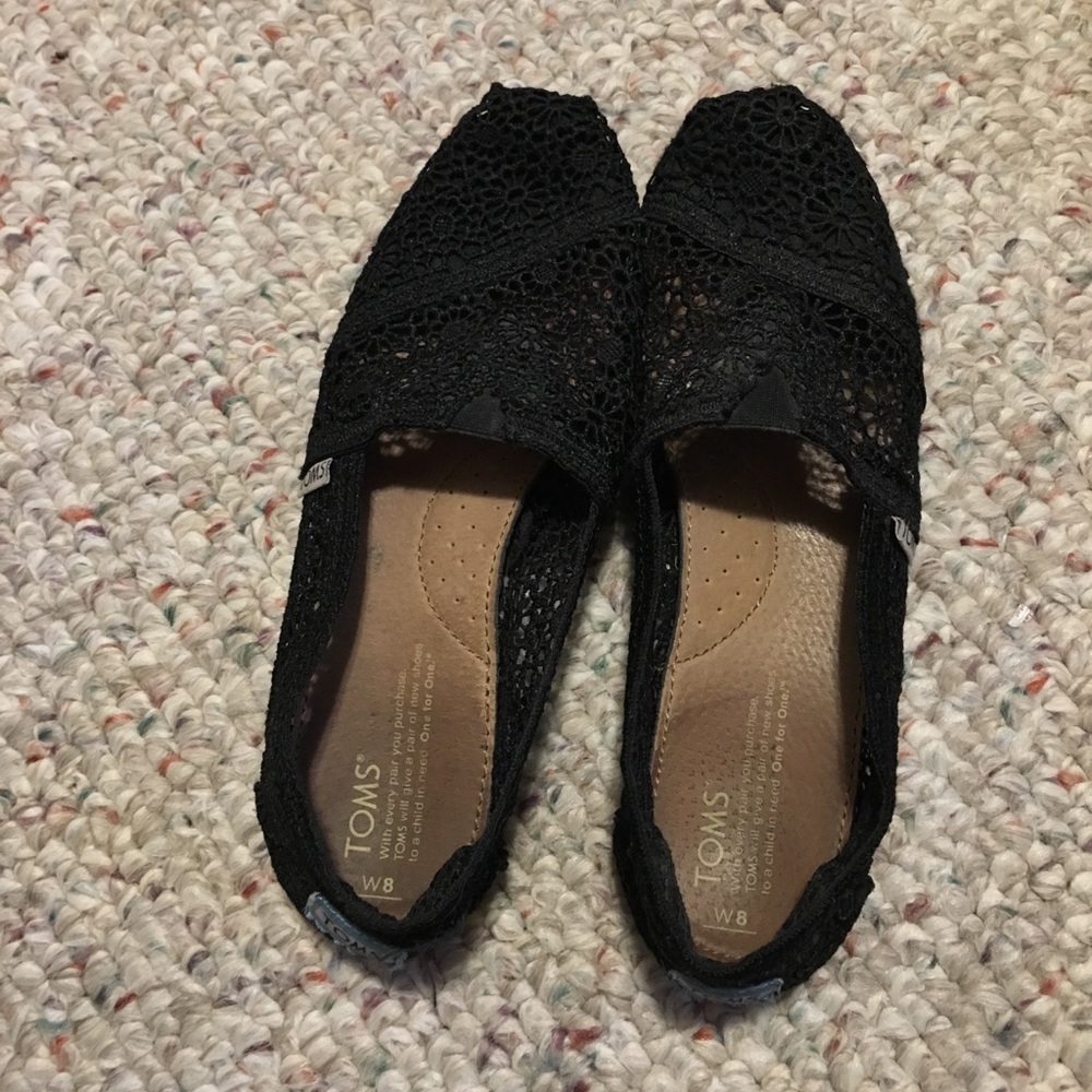 Black lace toms