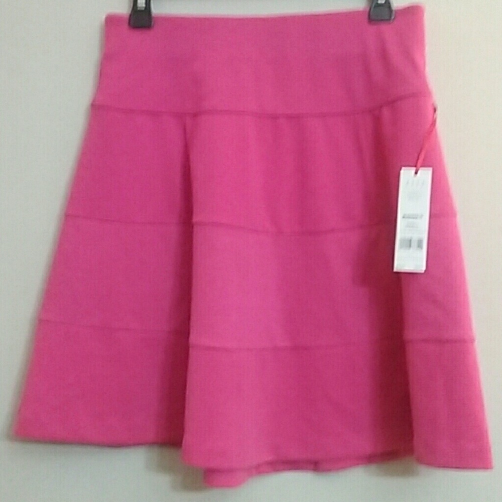 ELLE, Fun hot pink skirt, NWT, small
