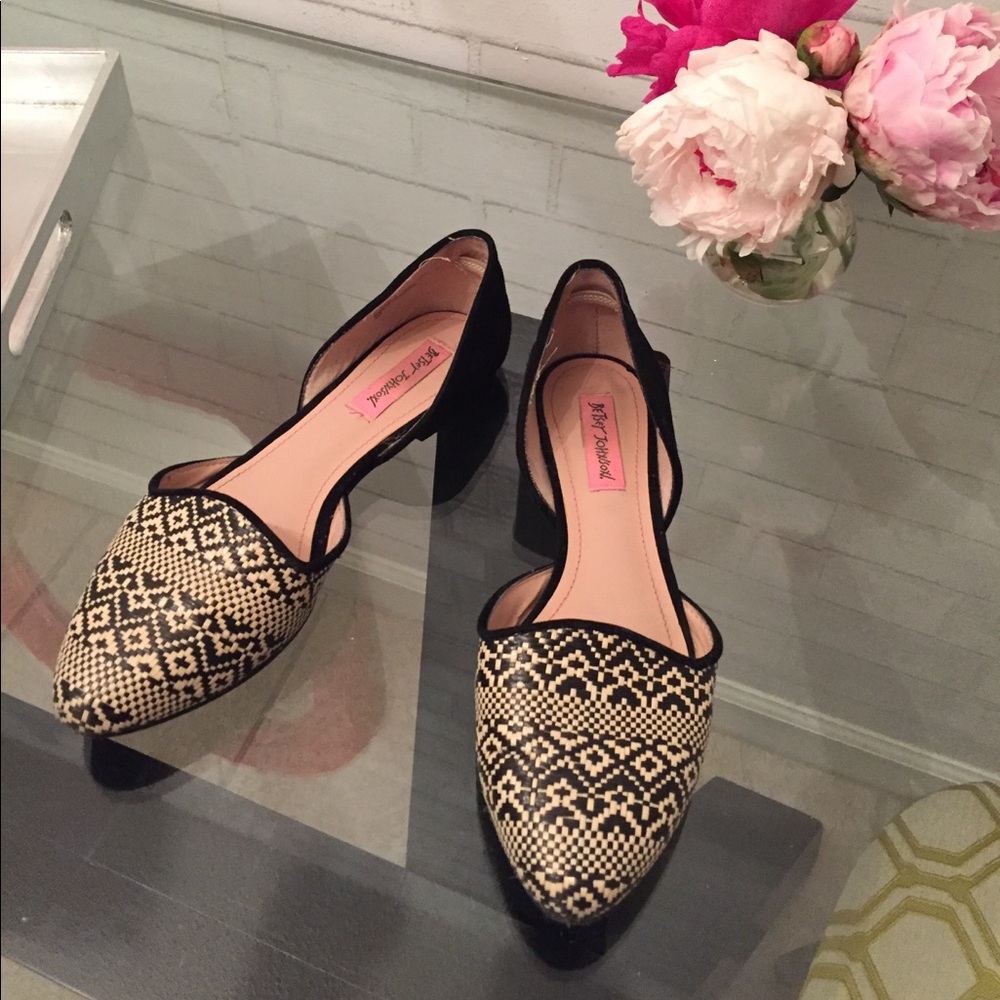 Betsey Johnson d'orsay flats