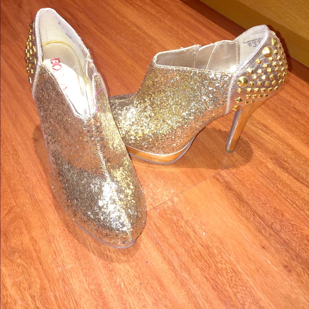 Gold heel boot